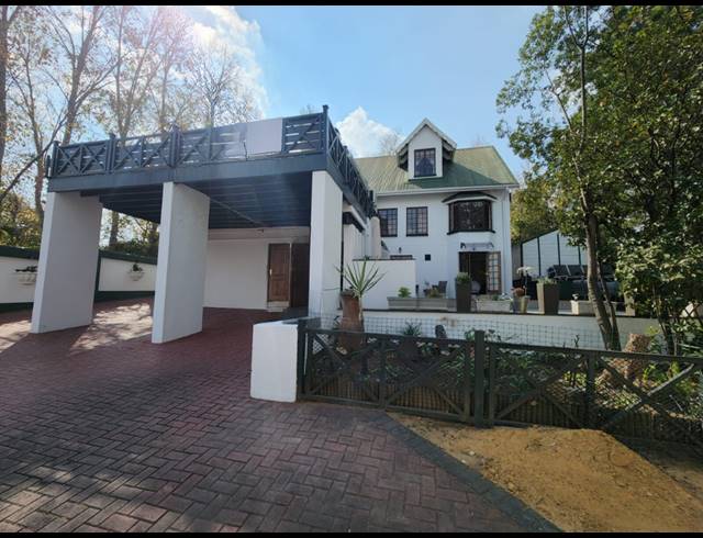 5 BEDROOM TOWNHOUSE FOR SALE IN VAALVIEW